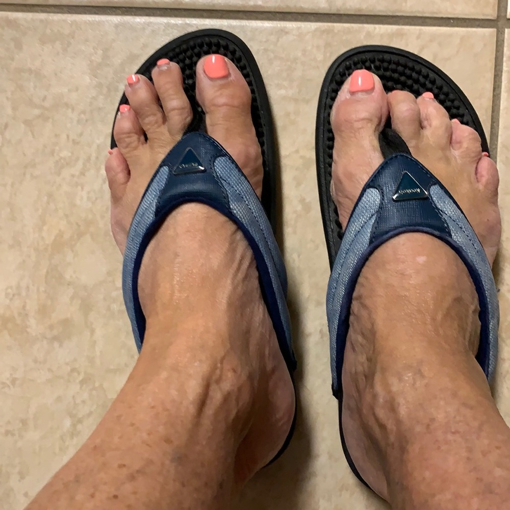 Kenkoh spirit Navy Blue Massage Sandals foot relief leg and pain. Great sandals